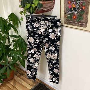 Ankle pixie pants
